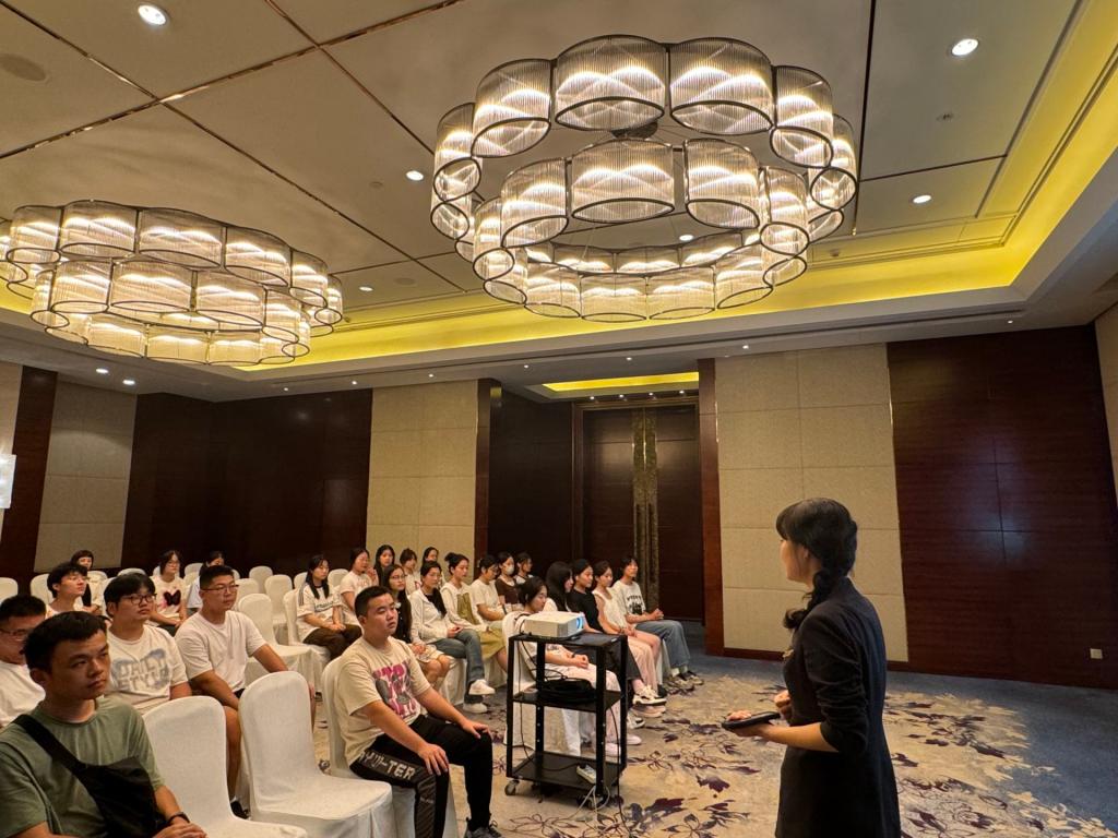 【新生入學(xué)教育系列】探索至微,體驗(yàn)至深--酒店管理與數(shù)字化運(yùn)營專業(yè)新生開啟行業(yè)認(rèn)知之旅